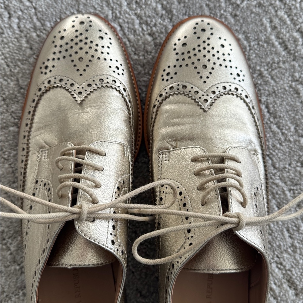Banana Republic Metallic Leather Brogue Oxfords | Size 9 | Polished Neutral Flat - Picture 2 of 9